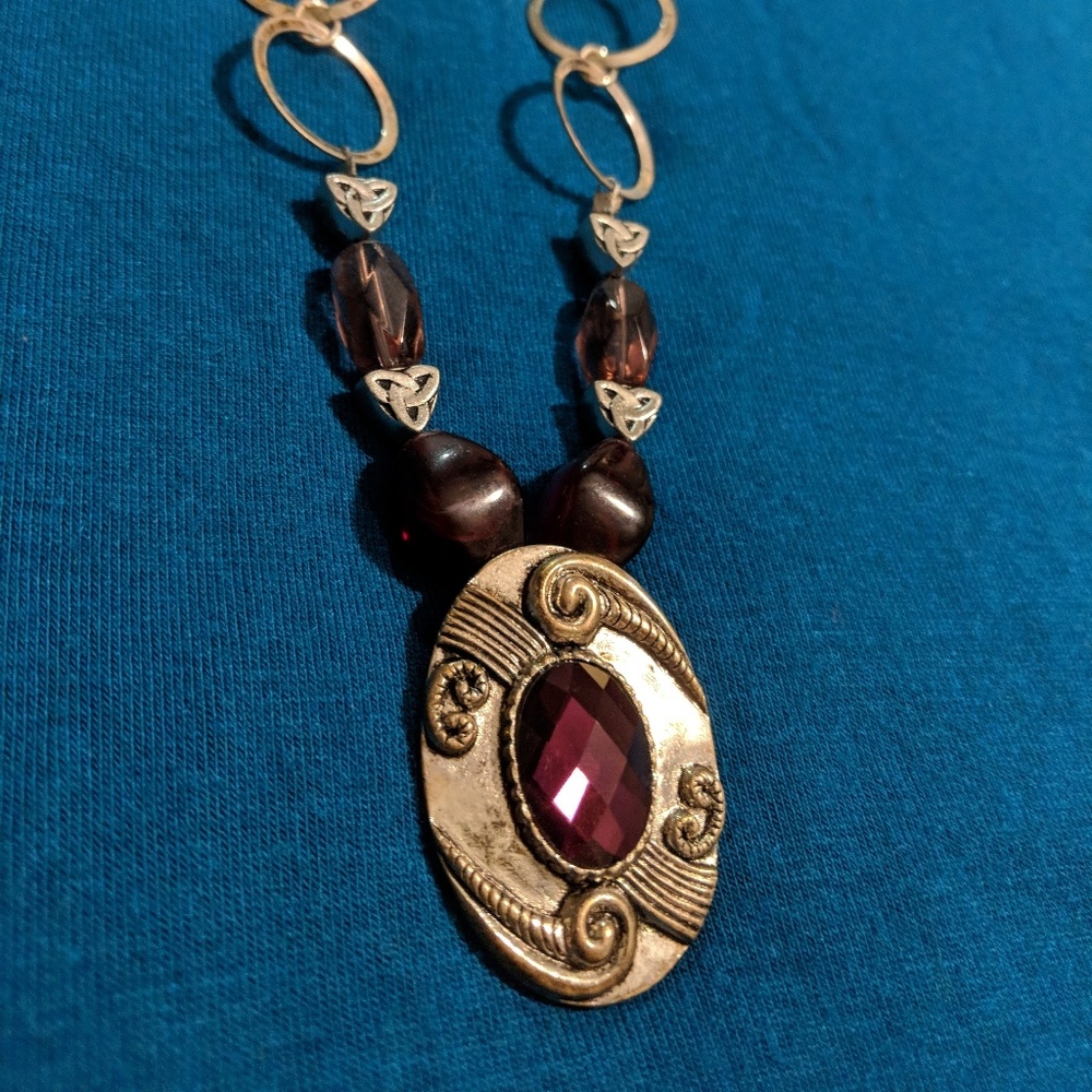 3/$20 Vintage Style Necklace with Purple Jewel